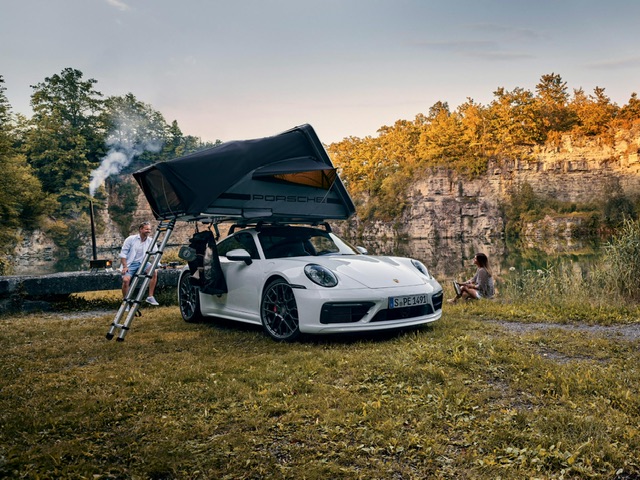 ปอร์เช่ นำเสนอประสบการณ์ใหม่ เปลี่ยนรถสปอร์ตให้เป็นห้องพักในแบบไลฟ์สไตล์ของคุณด้วยชุดแต่ง Porsche Roof Tent