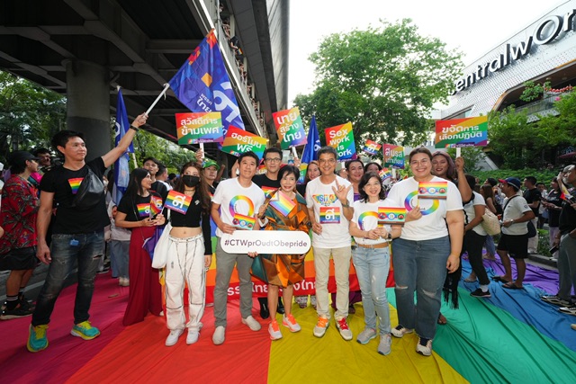 เซ็นทรัลเวิลด์ แลนด์มาร์กฟินาเล่สุดยิ่งใหญ่ ต้อนรับขบวน Bangkok Pride 2023 รวมเหล่า LGBTQIAN+ กว่า 25,000 ชีวิต โบกสะบัดธงสีรุ้งยาวที่สุดในไทย