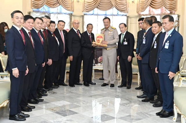 มูลนิธิป่อเต็กตึ๊ง มอบของขวัญ 1.9 แสนชิ้น แด่ นายอนุทิน ชาญวีรกูล รองนายกรัฐมนตรีและรัฐมนตรีว่าการกระทรวงมหาดไทยในวันเด็กแห่งชาติ 2567